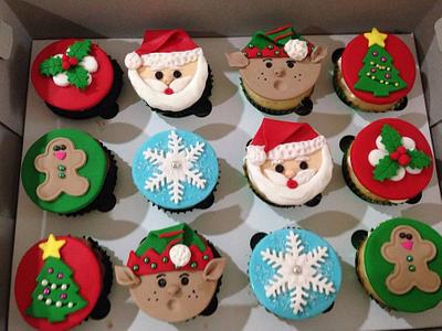 Christmas cupcakes - Cake by Thia Caradonna