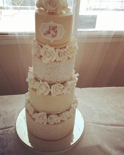 wedding roses - Cake by SU.! CUPCAKE