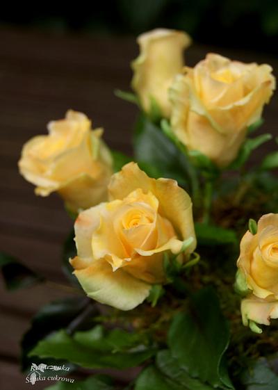 Yellow roses - Cake by Katarzynka
