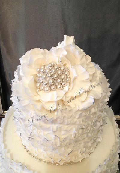Silver Frills - Cake by dreamcakes4512