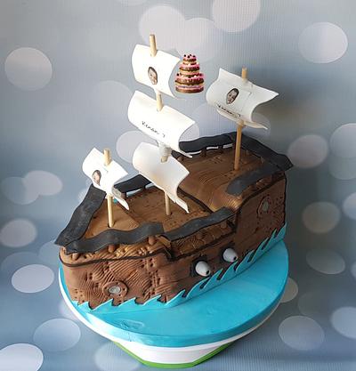 Pirate ship - Cake by Pluympjescake