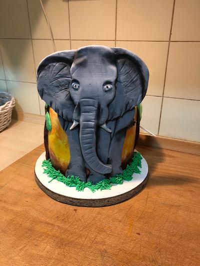 Elephant - Cake by Bakingpearl
