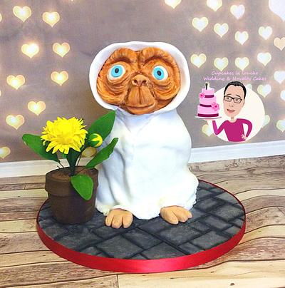E.T cake - Cake by Cupcakes la louche wedding & novelty cakes