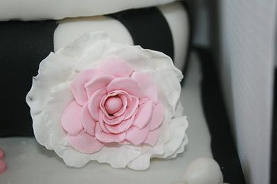 My first Sugarpast Rose, All free hand with no cutters  - Cake by Jodie Taylor