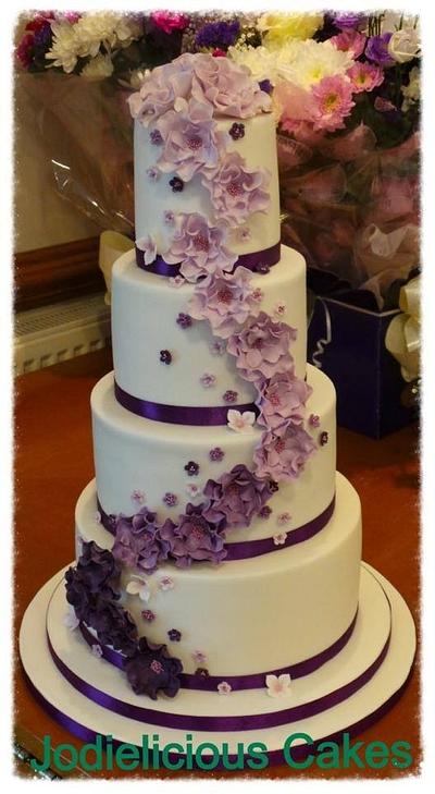 Lilac & Purple blossoms - Cake by Jodie Innes