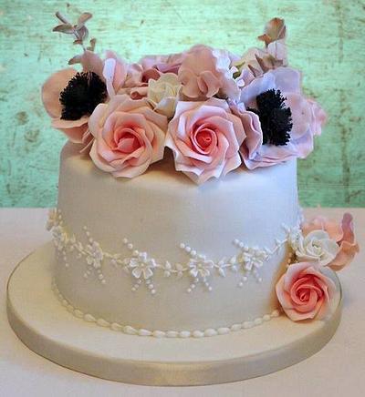 Birthday cake with piping and sugar flowers - Cake by ClearlyCake