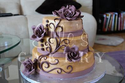 Gold & Purple! - Cake by LadyTangerine