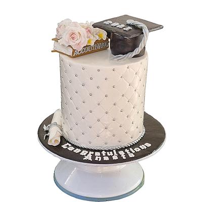 Graduation cake🎓  - Cake by The Custom Piece of Cake