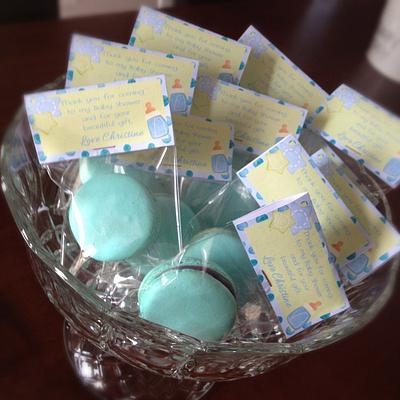 Macaron favours - Cake by cjsweettreats