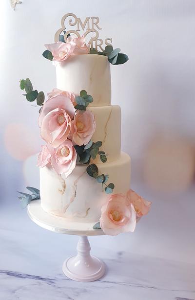 Weddingcake marbled in shades of white. - Cake by Judith-JEtaarten