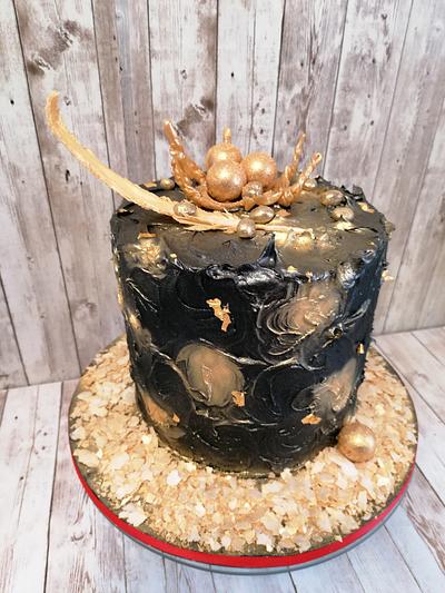 Black and Gold Cake  - Cake by Veselka Doycheva 