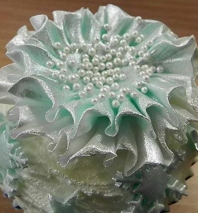 frills and twinkles - Cake by Tinascupcakes