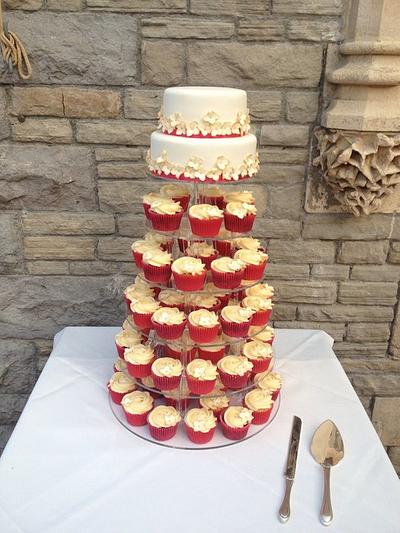 Cupcake tower cerise pink and gold - Cake by Victoria's Cakes