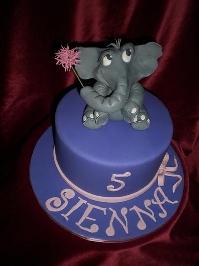 Horton hears a Who  - Cake by Sugarart Cakes