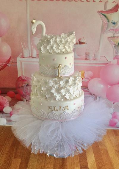 Swan cake  - Cake by Alison's Bespoke Cakes