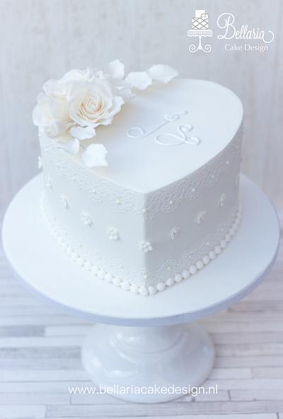 Small white wedding cake - Cake by Bellaria Cake Design 