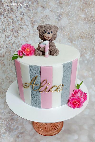 Teddy Bear Cake - Cake by Anna's World of Sweets 