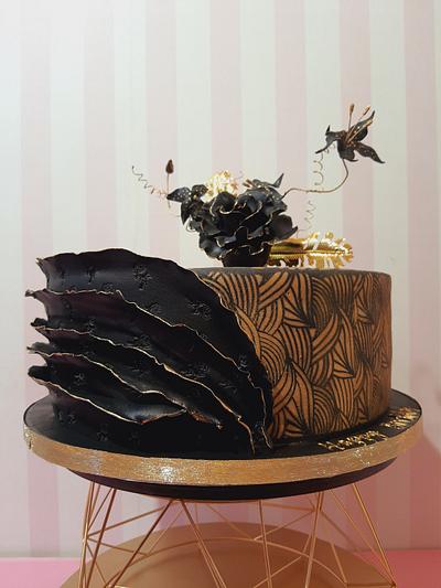 Black and gold - Cake by ClaudiaSugarSweet