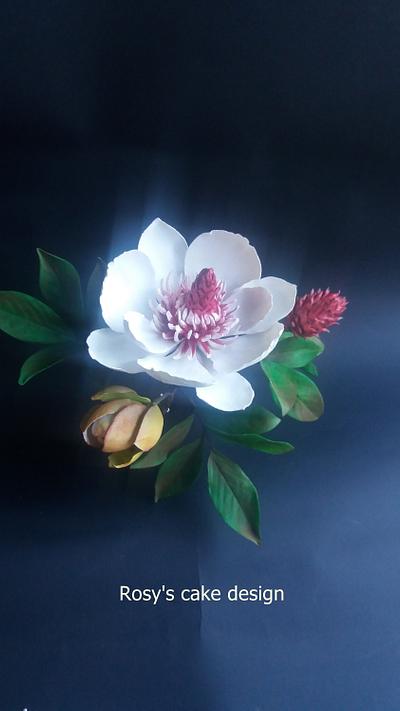 Magnolia obovata in gum paste - Cake by rosycakedesigner