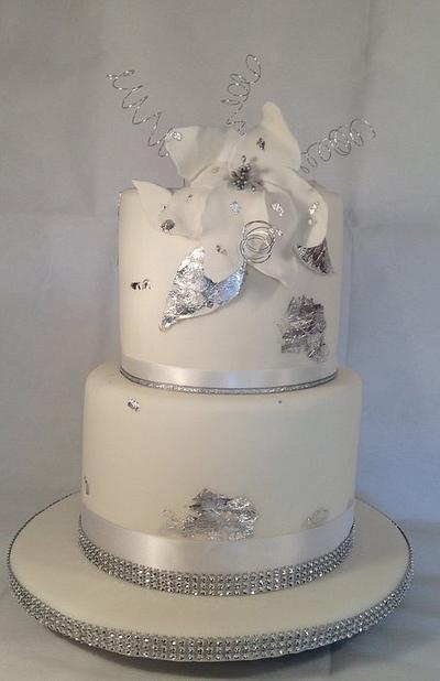 Touch of silver  - Cake by Claire