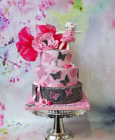 Hello kitty buterfly and flowers silver and pink - Cake by Laetitia