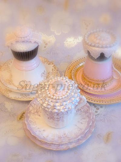 Vintage brooch & pearl collection - Cake by Sugar-pie