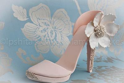 Cinderella's slipper - Cake by The Hot Pink Cake Studio by Ipshita