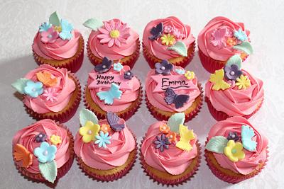 Pretty Flower Cupcakes - Cake by ClarasYummyCupcakes