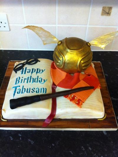 Golden snitch Harry potter cake - Cake by Rock and Roses cake co. 