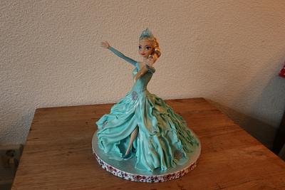 Elsa doll cake - Cake by Taartmama