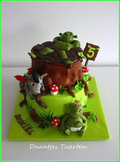 Shrek likes mud baths - Cake by Daantje