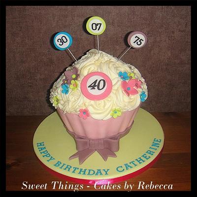 bright giant cupcake - Cake by Sweet Things - Cakes by Rebecca