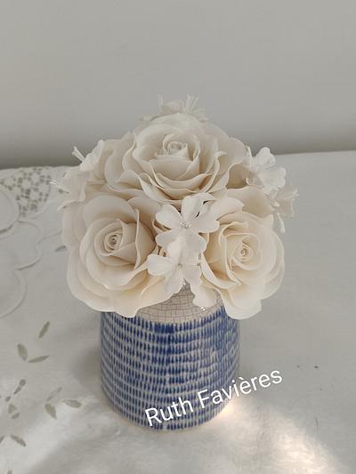 Juste White roses - Cake by Ruth - Gatoandcake