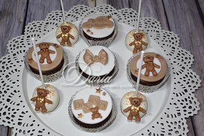 Baptism cupcakes and cakepops teddy bear - Cake by Daria Albanese