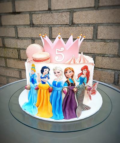 Disney princesess 🎂 - Cake by Julie's Cakes 