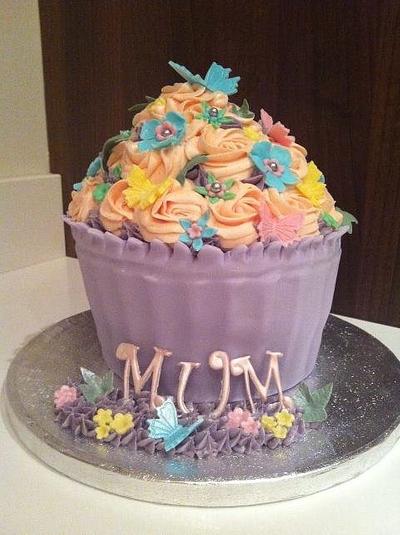 Giant Mothers Day Cupcake - Cake by Shirley Jones 