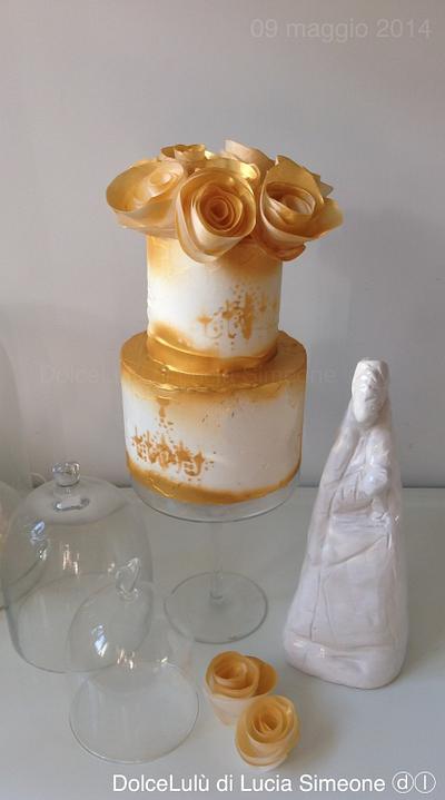 Gold love. Wafer paper flowers - Cake by Lucia Simeone