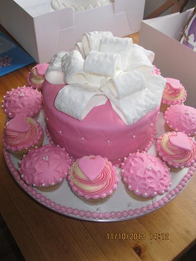 birthday parcel - Cake by jen lofthouse