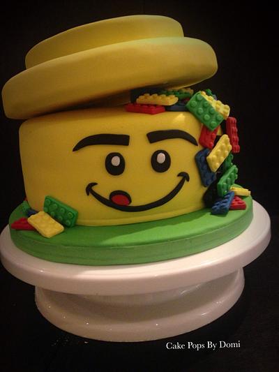 Lego head - Cake by Domi @ CakePopsByDomi