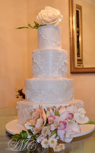 Romantic cake and Sugar Flowers by Luciene Masironi creation - Cake by Luciene Masironi