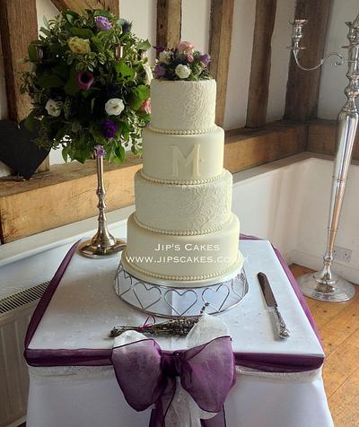 Ivory hand-piped cake - Cake by Jip's Cakes
