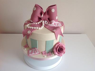 Pretty vintage hatbox - Cake by Amy's Bespoke Cakes