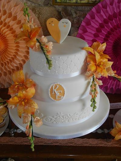 Lovebird wedding sweet table - Cake by Mandy