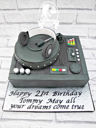 DJ Mixing Deck cake - Cake by Sensational Sugar Art by Sarah Lou