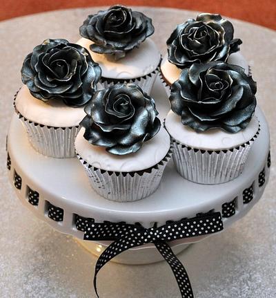 Platinum silver roses cupcakes - Cake by Icing to Slicing