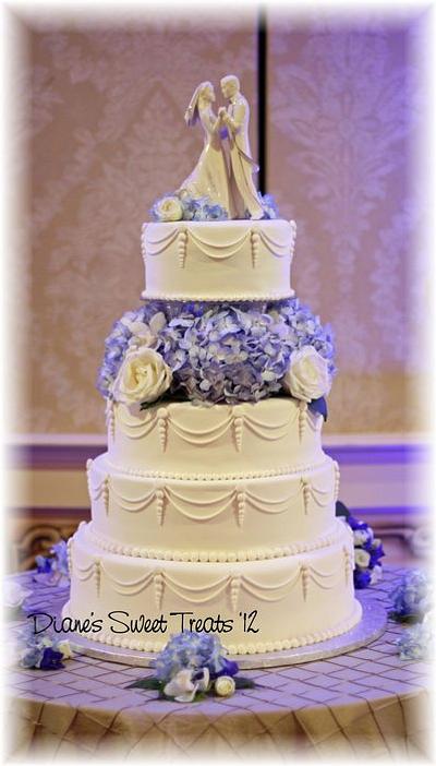 wedding cake with fresh flowers - Cake by Diane Burke