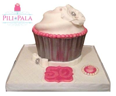 Vintage 50th birthday giant cupcake  - Cake by Hannah Thomas