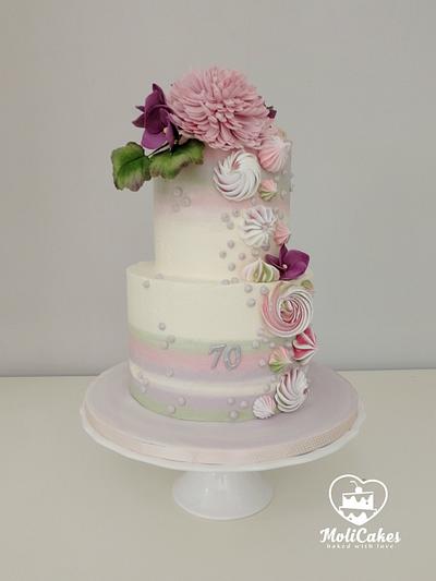 Meringue and flowers  - Cake by MOLI Cakes