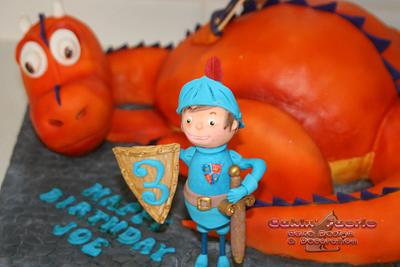 Mike the Knight - Cake by Suzanne Readman - Cakin' Faerie