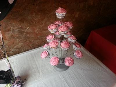 ultimate vanilla cupcakes - Cake by Anita